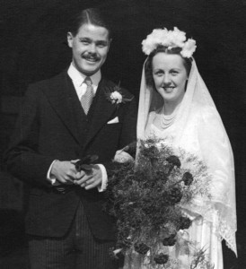 1947-wedding-2shot-2